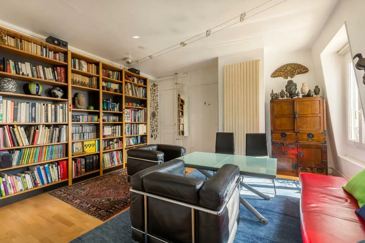 Veeve - The Art Archive Apartment Aulnay-sous-Bois 0*,  France
